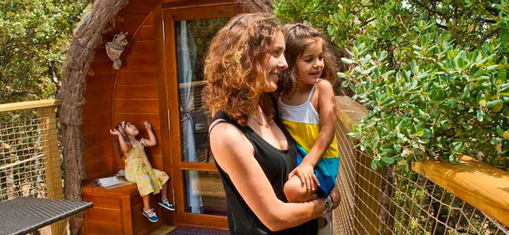 camping monte holiday cabañas en los árboles 1024x474 1